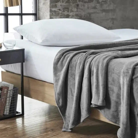 Kenneth Cole Reaction Kcr Solid Blanket image {1}