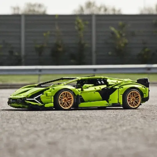 LEGO Technic Lamborghini Si&aacute;n FKP 37 Car Model Set 42115 image {6}
