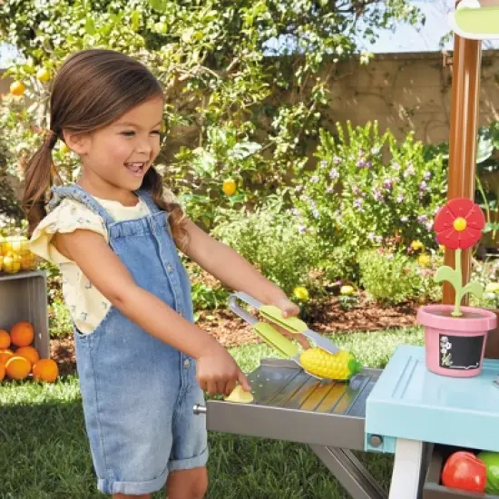 Little Tikes 3-in-1 Garden to Table Market image {4}