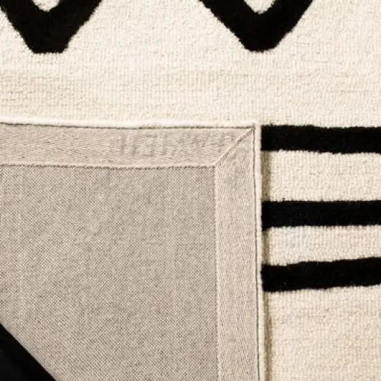 Safavieh Kids SFK907 Hand Tufted Area Rug  - Safavieh image {3}