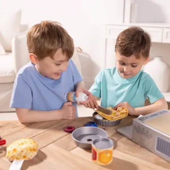 Melissa & Doug Doughlicious Cook Bake & Serve Pretend Play Set image {7}