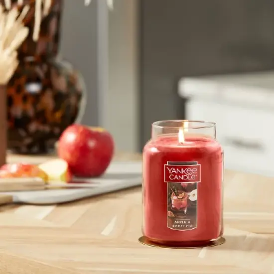 Apple and Sweet Fig 22oz Original Large Jar - Yankee Candle image {3}