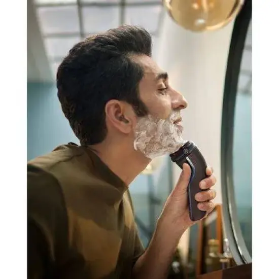 Philips Norelco Wet & Dry Men's Rechargeable Electric Shaver 3600 - S3243/91 image {11}
