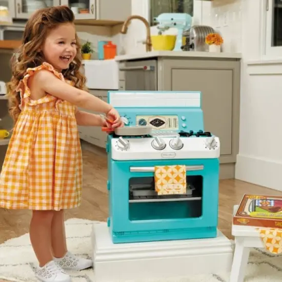 Little Tikes Retro &lsquo;50s Inspired Oven Realistic Pretend Play Kitchen Appliance image {2}