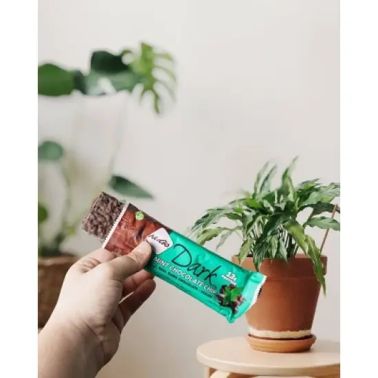 Nugo Mint Chocolate Chip - 1.76oz image {3}