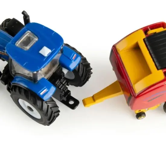 ERTL 1/64 Special Edition New Holland Dairy Barn Set with T6.164 Tractor and Roll-Belt 560 Baler 13982 image {6}