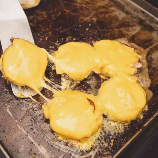 Razor GGC2228MG Stainless Steel Triple Burner 34.5" Portable Pre Seasoned Tabletop Outdoor Griddle for Backyard Cooking, Tailgating, and Camping image {4}