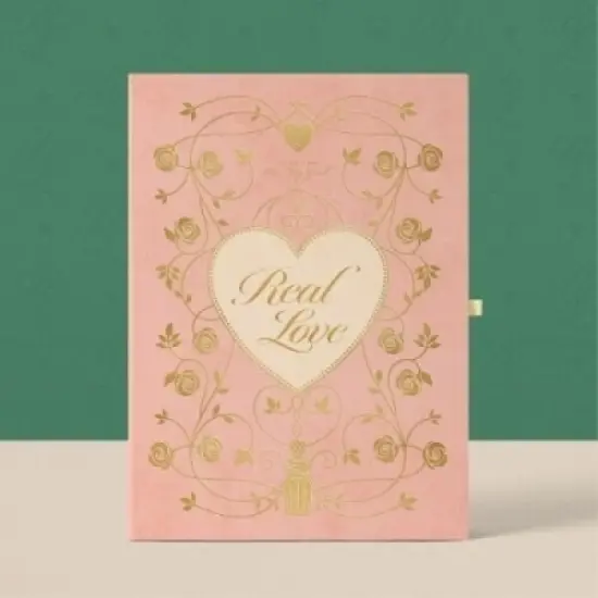 Real Love - incl. 152pg Photobook, 24pg Lyric Book, Welcome Card, Scent Paper, 7 Love Bouquet Photocards, 4 Photocards, 7 Selfie Photocards, 7 image {1}