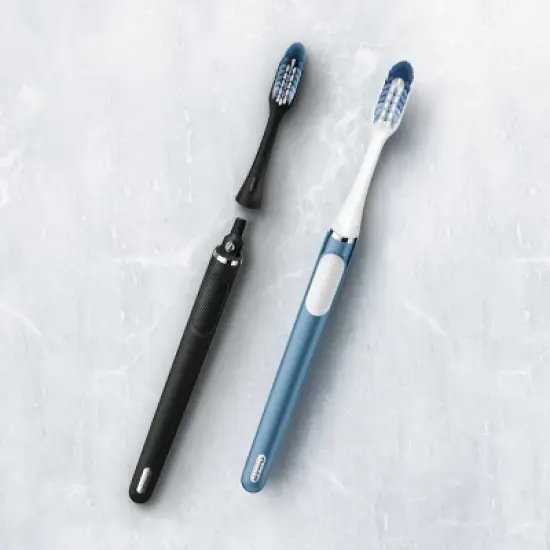 Oral-B Clic Toothbrush - Alaska Blue with 2 Replaceable Brush Heads and Magnetic Brush Mount image {6}