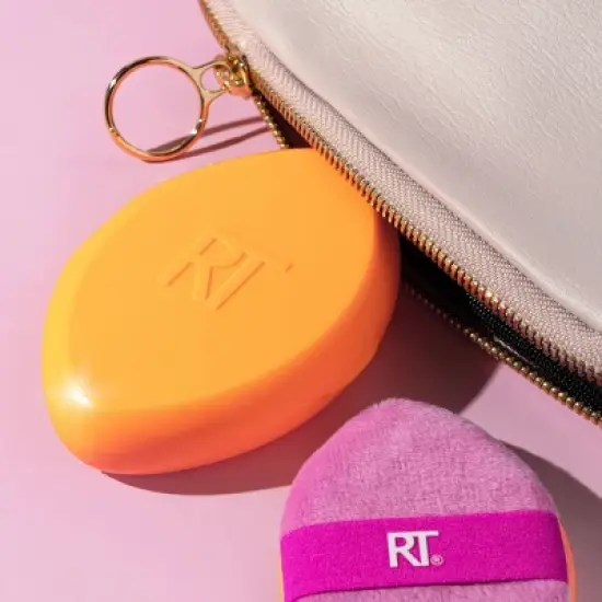 Real Techniques Miracle 2-In-1 Makeup Powder Puff + Travel Case image {7}