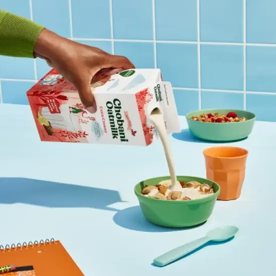 Chobani Non-Dairy Oatmilk image {4}