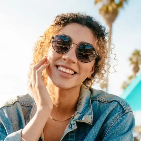 WMP Eyewear Round Metal Frame Sunglasses for Women image {3}