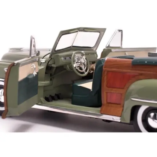 1948 Chrysler Town & Country Heather Green 1/18 Diecast Model Car by Sunstar image {1}