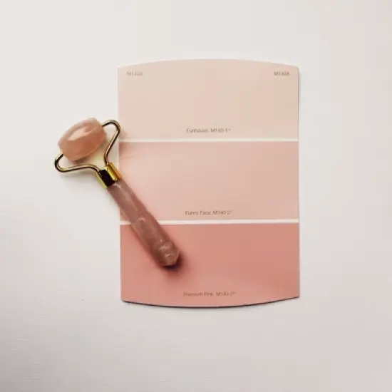 Mei Apothecary Mini Rose Quartz Facial Roller Beauty Tool image {2}