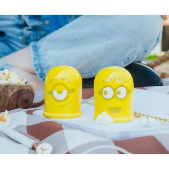 Silver Buffalo Despicable Me Minions Ceramic Salt and Pepper Shaker Set image {6}