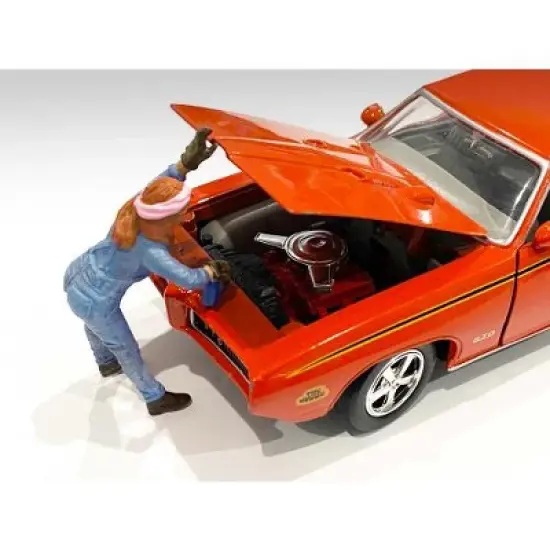 Retro Female Mechanic II Figurine for 1/18 Scale Models by American Diorama image {2}