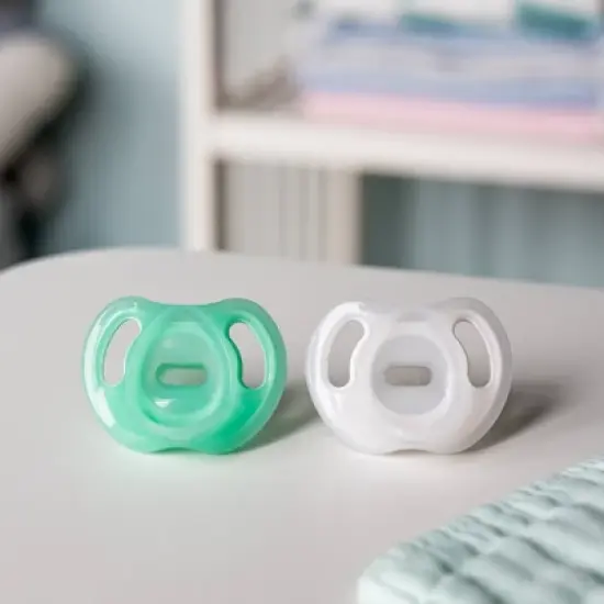 Tommee Tippee Ultra-Light Silicone Baby Pacifier 18-36m - Blue/Green - 4pk image {5}