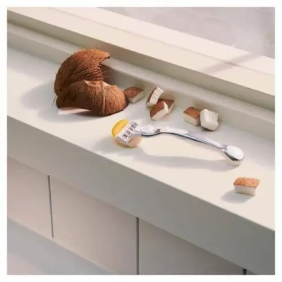 Venus Comfortglide with Olay Coconut Women's Razor + 2 Razor Blade Refills image {8}
