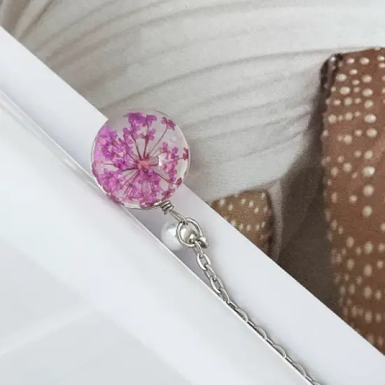 Wrapables Metal Leaf Bookmark with Charm for Book Lovers & Readers (Set of 2), Purple & Pink image {3}