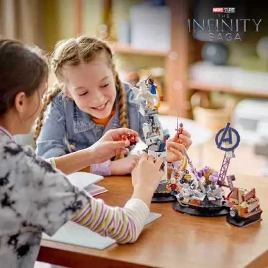 LEGO Marvel Endgame Final Battle Collectible Display Set 76266 image {1}