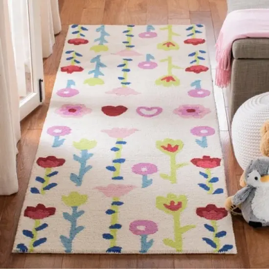Safavieh Kids SFK918 Hand Tufted Area Rug  - Safavieh image {1}