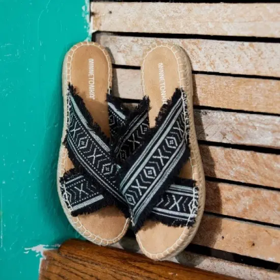 Minnetonka Women's  Pepper Sandals image {5}