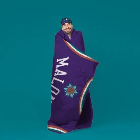 Sleep Squad Utah Jazz Karl Malone 60" x 80" Raschel Plush Jersey Blanket image {4}