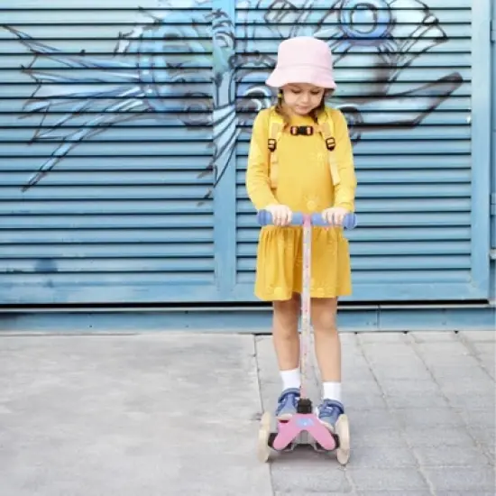 Peppa Pig 3 Wheel Tilt and Turn Light Up Scooter image {5}