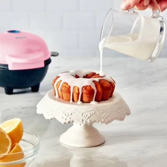 Dash Mini Bundt Maker image {11}