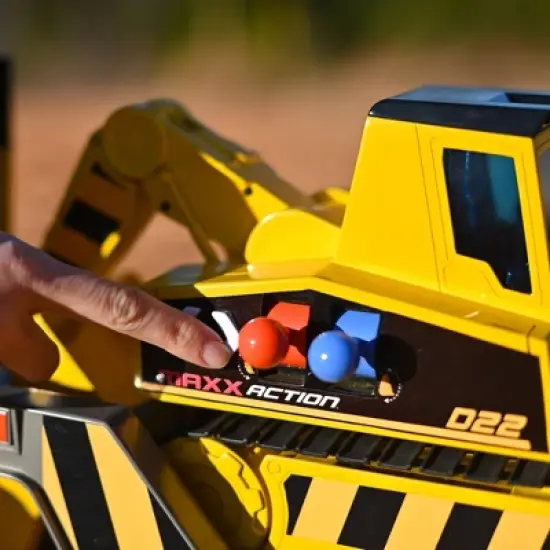 Maxx Action 2-N-1 Mega Mover &ndash; Construction Truck and Trailer image {3}