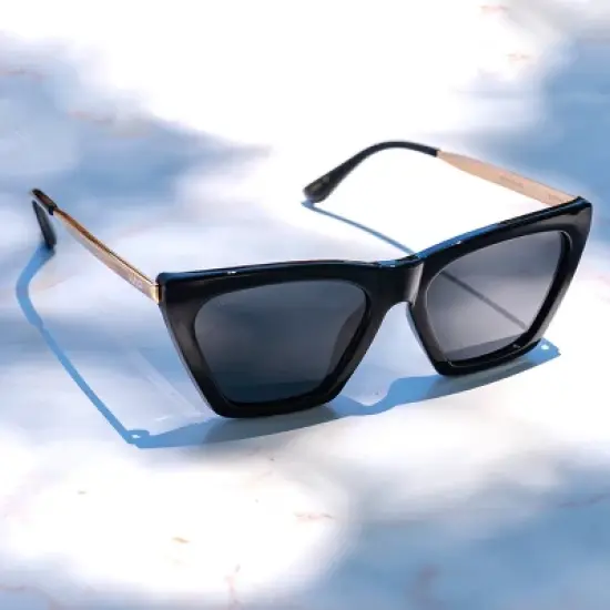 WMP Eyewear Cat Eye Shape Metal Frame Polarized Sunglasses image {3}