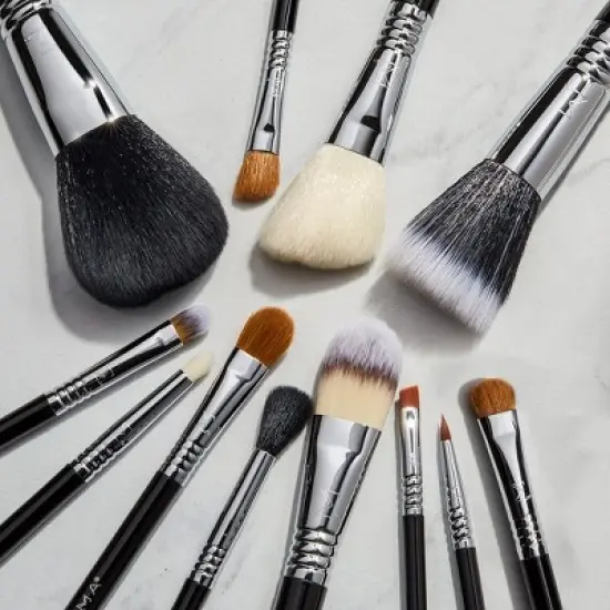 Sigma Beauty Essential Brush Set image {1}