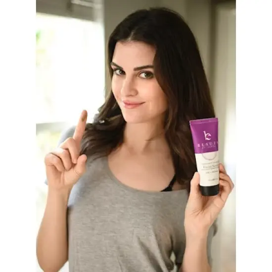 Beauty by Earth Superfruits and Calendula Facial Scrub image {5}