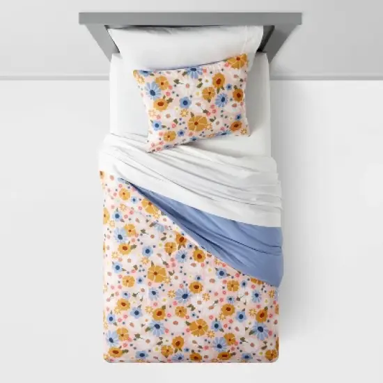 Vintage Floral Print Kids' Comforter Set - Pillowfort&trade; image {2}