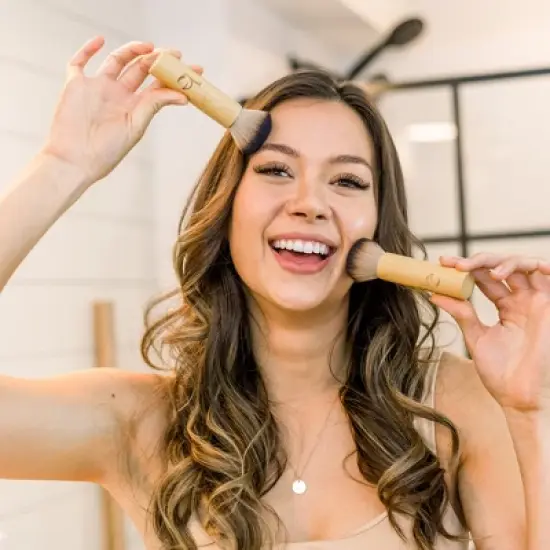 Beauty by Earth Kabuki Brush image {7}