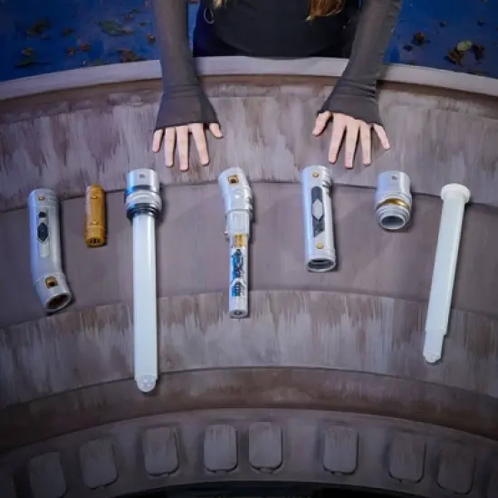 Star Wars Lightsaber Forge Ultimate Ahsoka Masterworks Set image {8}