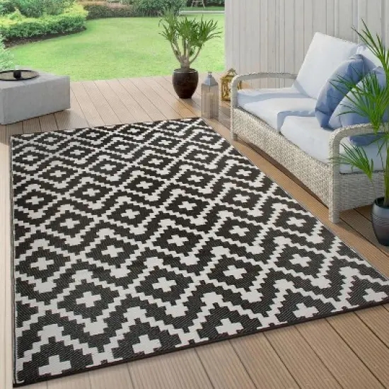 World Rug Gallery Trellis Geometric Reversible Plastic Outdoor Rugs image {8}