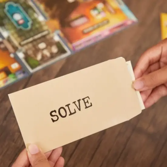 Clue Escape Robbery at the Museum Board Game image {9}