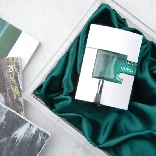 GUESS Man Eau de Toilette for Men 2.5 oz Spray | Bold Masculine Citrus Aromatic with Nutmeg, Lavender, Sandalwood, Fir & Musk | Long-Lasting Cologne image {5}