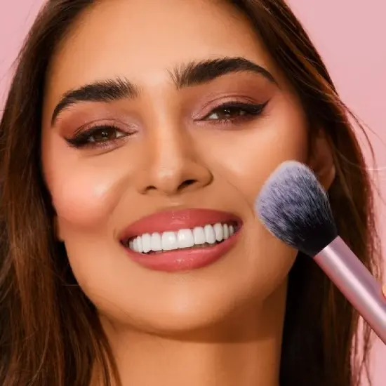 Real Techniques Ultra Plush Blush Makeup Brush image {2}