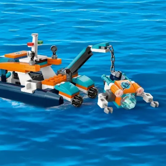 LEGO City Explorer Diving Boat Ocean Building Toy Set 60377 image {3}