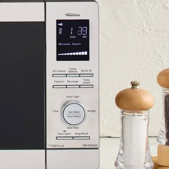 Panasonic 0.9 cu ft Premium Inverter Microwave image {3}