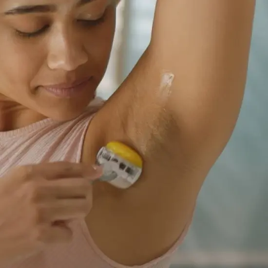 Venus Comfortglide plus Olay Coconut Women's Razor Blade Refills image {5}