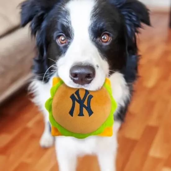 MLB New York Yankees Hamburger Toy image {3}