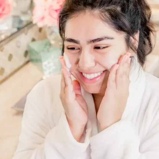 Beauty by Earth Foaming Face Wash - Peppermint Tea Tree image {5}