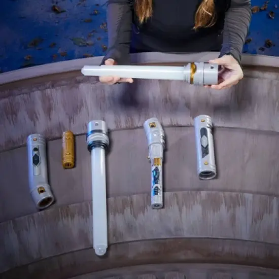 Star Wars Lightsaber Forge Ultimate Ahsoka Masterworks Set image {9}