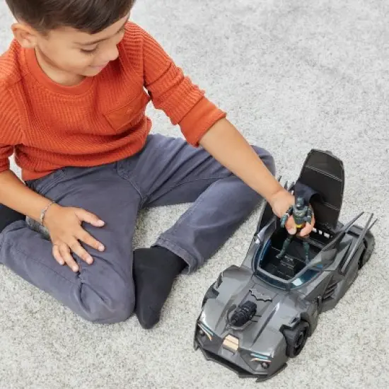 DC Comics Crusader Batmobile with Action Figure image {4}