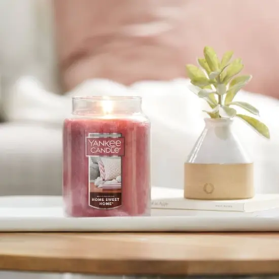 'Home Sweet Home' 22oz Original Large Jar - Yankee Candle image {1}
