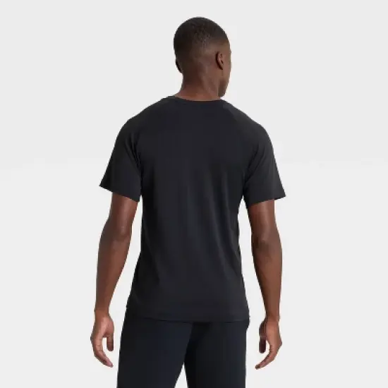 Men's Short Sleeve Seamless T-Shirt - All In Motion&trade; image {1}