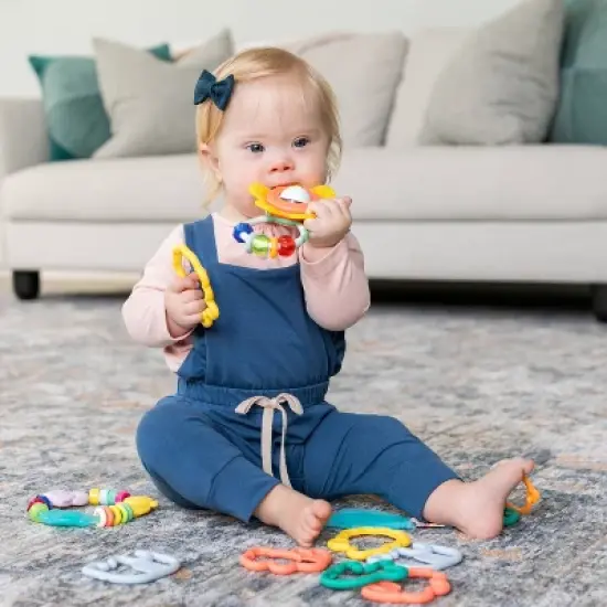 Infantino Go gaga! Teethers & Rattle Baby Gift Set image {2}